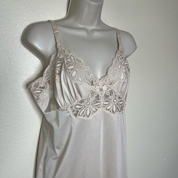 Vintage Shadowline 70s Lace Full Slip Beige Cream Back Slit Adj Strap Women 36 T - Picture 2 of 13